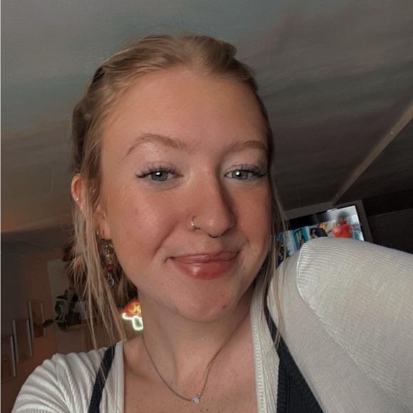 Meet your Posher, Peyton - Picture 1 of 1